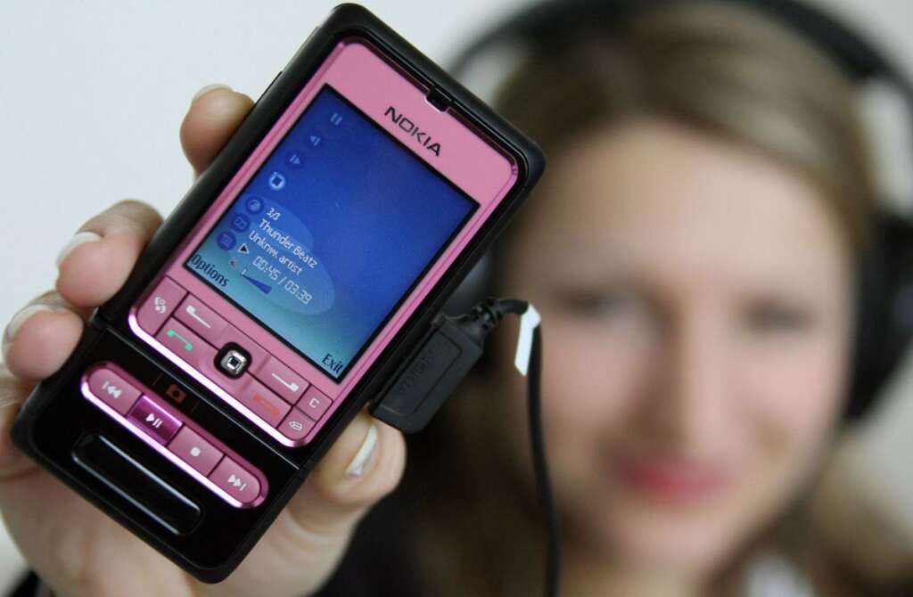 2006 - Nokia 3250 mobile music -