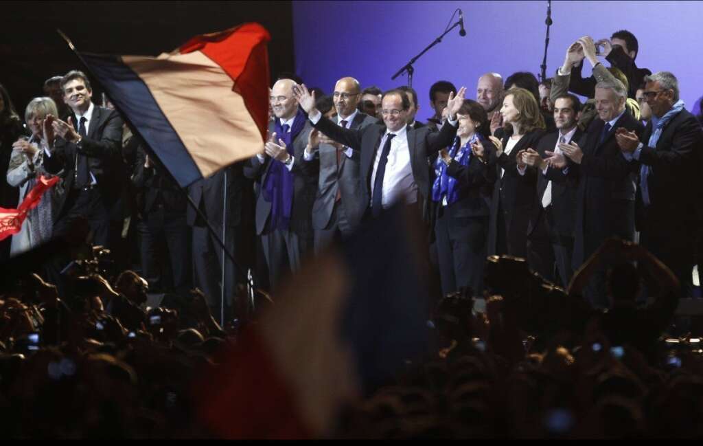 6 mai 2012: Hollande élu 7e président de la Ve République - Après 17 années d'absence, un homme de gauche est élu à l'Elysée. François Hollande l'emporte contre Nicolas Sarkozy avec 51,6% des voix.  A relire sur <a href="http://www.huffingtonpost.fr/2012/05/06/hollande-president-resultats-analyses_n_1489381.html">Le HuffPost</a>