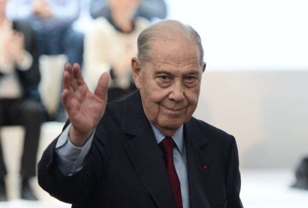 29 juin - Charles Pasqua - L'ancien ministre, 88 ans, pilier de la famille gaulliste et parrain politique de Jacques Chirac et de Nicolas Sarkozy, est décédé lundi 29 juin.  <strong>» Lire notre article complet <a href="http://www.huffingtonpost.fr/2015/06/29/charles-pasqua-mort-ministre-interieur_n_7690406.html?utm_hp_ref=france" target="_blank">en cliquant ici</a></strong>