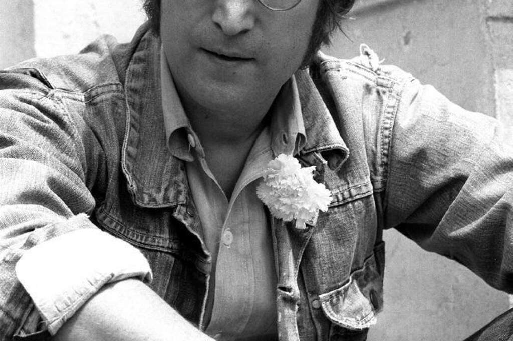 6. John Lennon - 12 millions de dollars