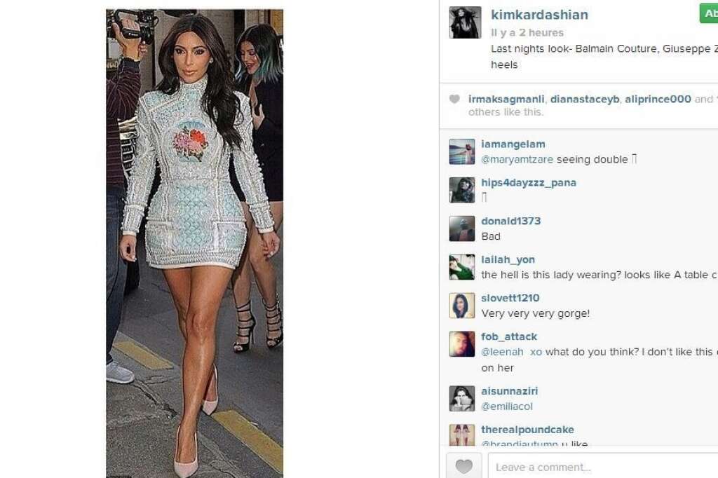 Kim Kardashian et sa robe d'enterrement de vie de jeune fille - Une création Balmain Couture (à 20.000 dollars selon le Daily Mail).