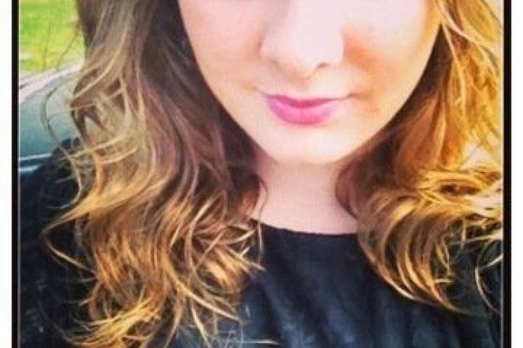 Selfies at Funerals - "J'adore mes cheveux aujourd'hui. Je déteste la raison de ma tenue #enterrement"