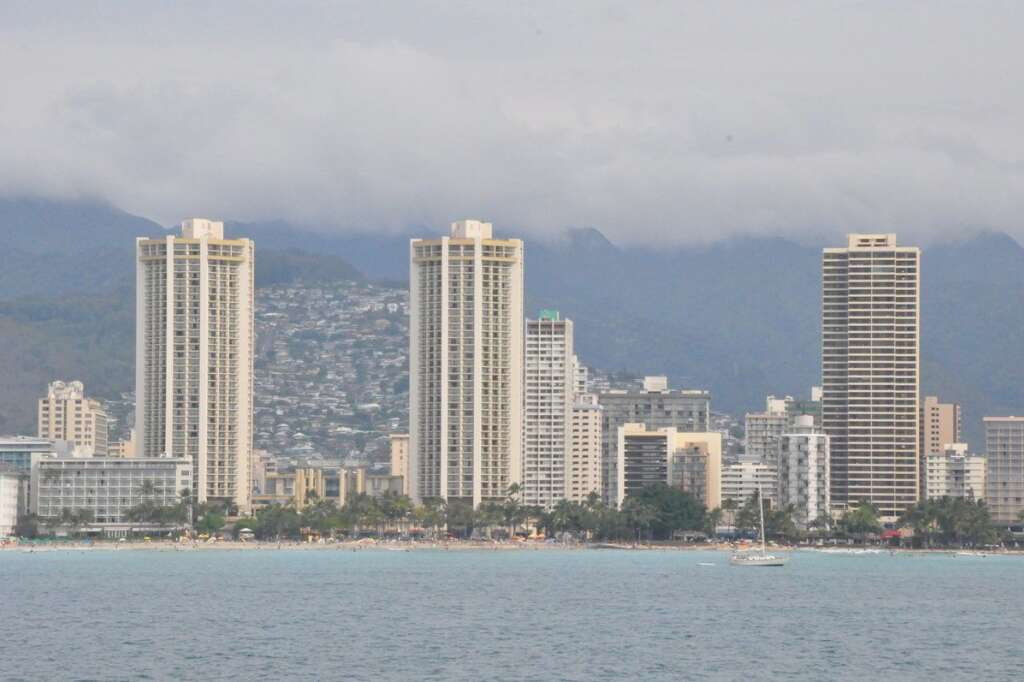 7 - Honolulu (USA) - waikiki beach in honolulu ...