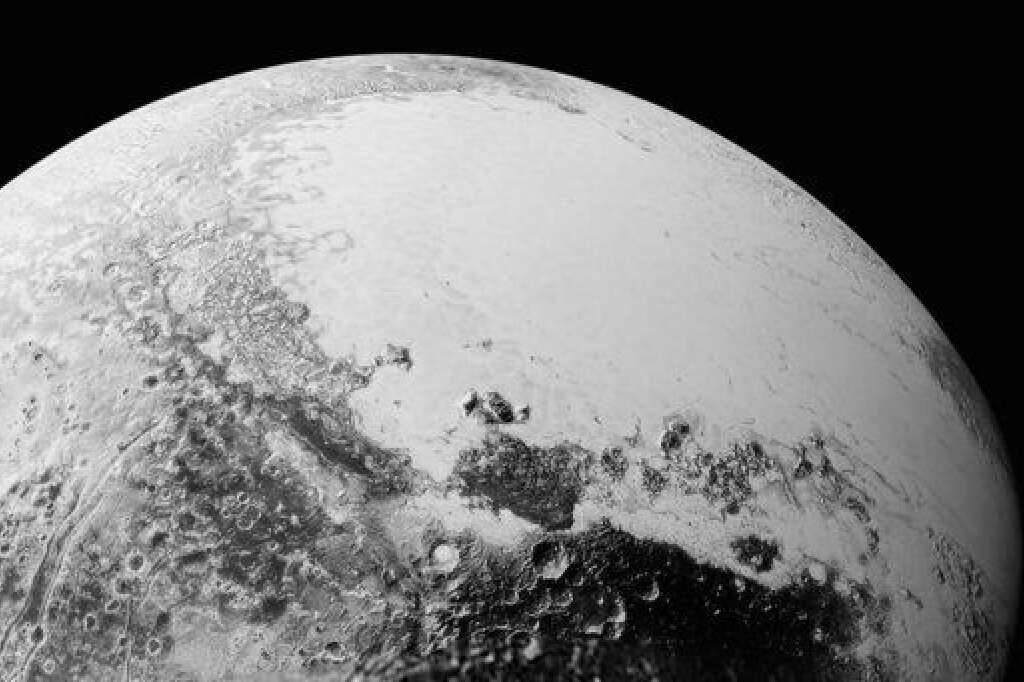 Vue large de Pluton - En zone noire: Cthulhu Regio, tandis que la zone blanche est la plaine dénommée Sputnik Planum