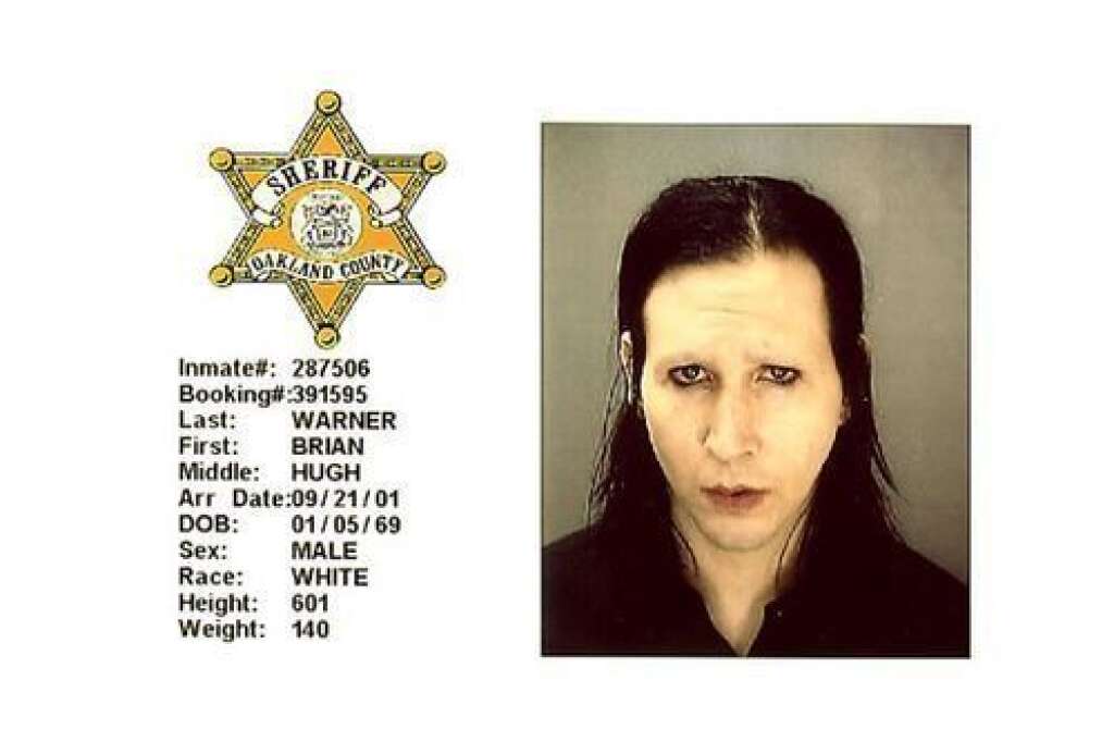 Marilyn Manson - Arrêté pour des gestes obscènes en public