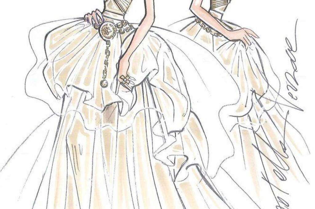 Les princesses relookées par les créateurs de mode - CENDRILLON EN VERSACE La robe de bal de Cendrillon se transforme en pièce couture ultra moderne. Reflets dorés, bustier plissé et chaînes à la taille, sans oublier le fameux logo Versace à tête de Méduse.