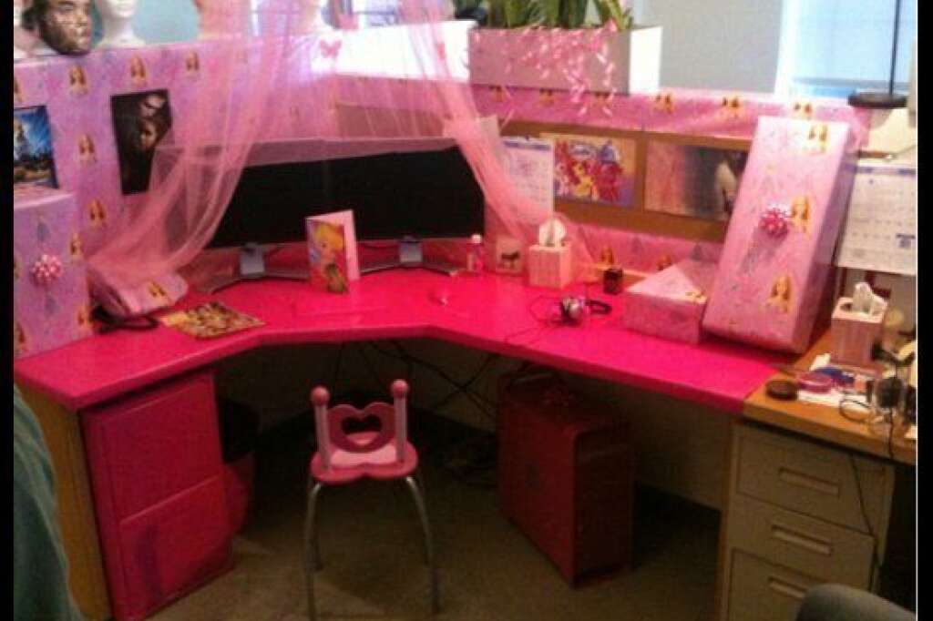 Princess Vanity - Some of us would welcome such a prank and never change it back. (via <a href="http://www.theseofficepranks.com/page/20/" target="_hplink">These Office Pranks</a>)