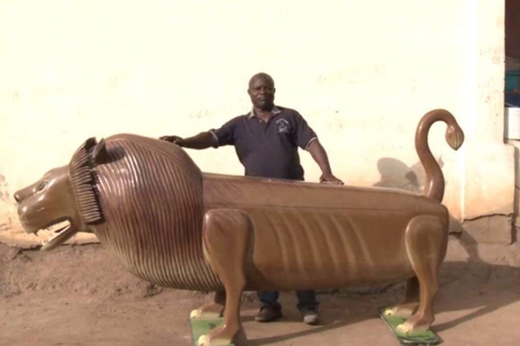 Des cercueils originaux - Un cercueil en forme de lion