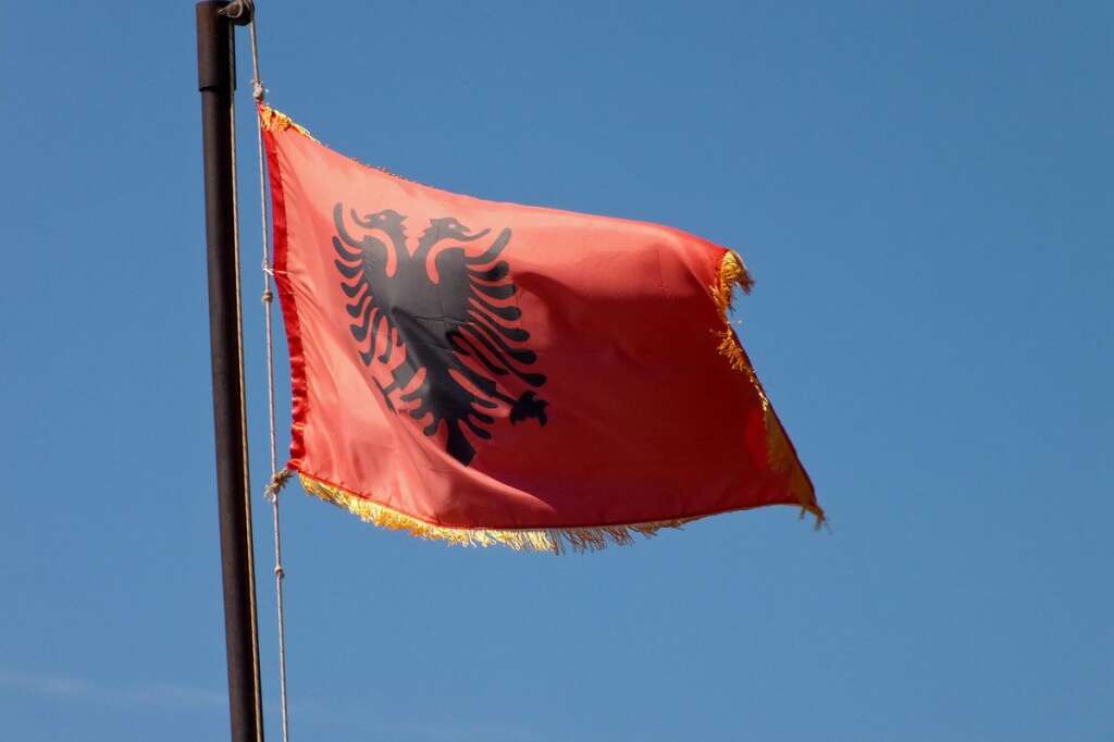 Albanie - <strong>Durée du congé maternité: </strong> 52 semaines <strong>Pourcentage du salaire perçu:</strong> 80% avant la naissance et 150 jours après, 50% le reste du congé maternité