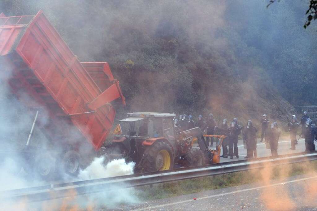 La colère bretonne contre l'écotaxe a provoqué des affrontements dans le Finistère -