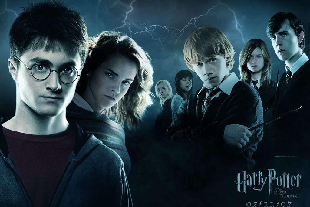 1. Harry Potter - Harry Potter, reste l'univers le plus réinventé par les fans. Avec plus de 600.000 fan fictions* sur les sorciers de Poudlard, l'oeuvre de JK Rowling est largement en tête.