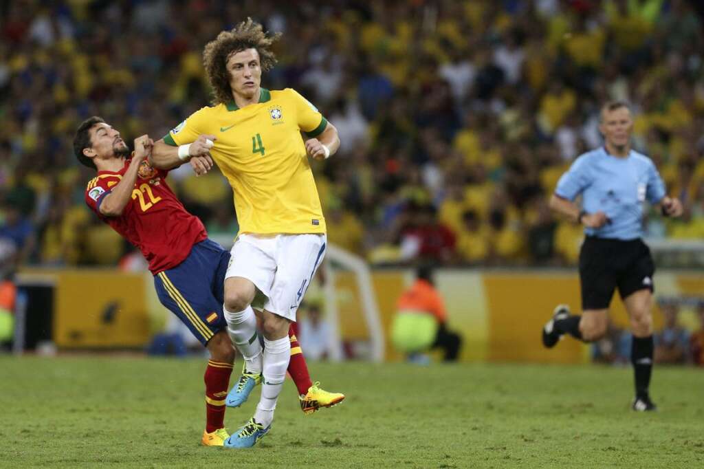 David Luiz (Brésil) - Son club: Chelsea (Angleterre)  Poste: défenseur