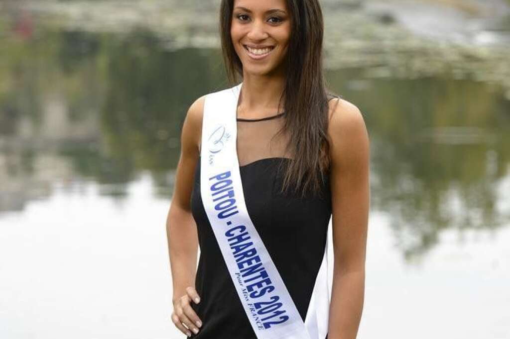 Miss Poitou-Charentes - Typhanie Soulat    21 ans - 1,70 m    Etudiante en 3e année de licence des métiers des arts et de la culture