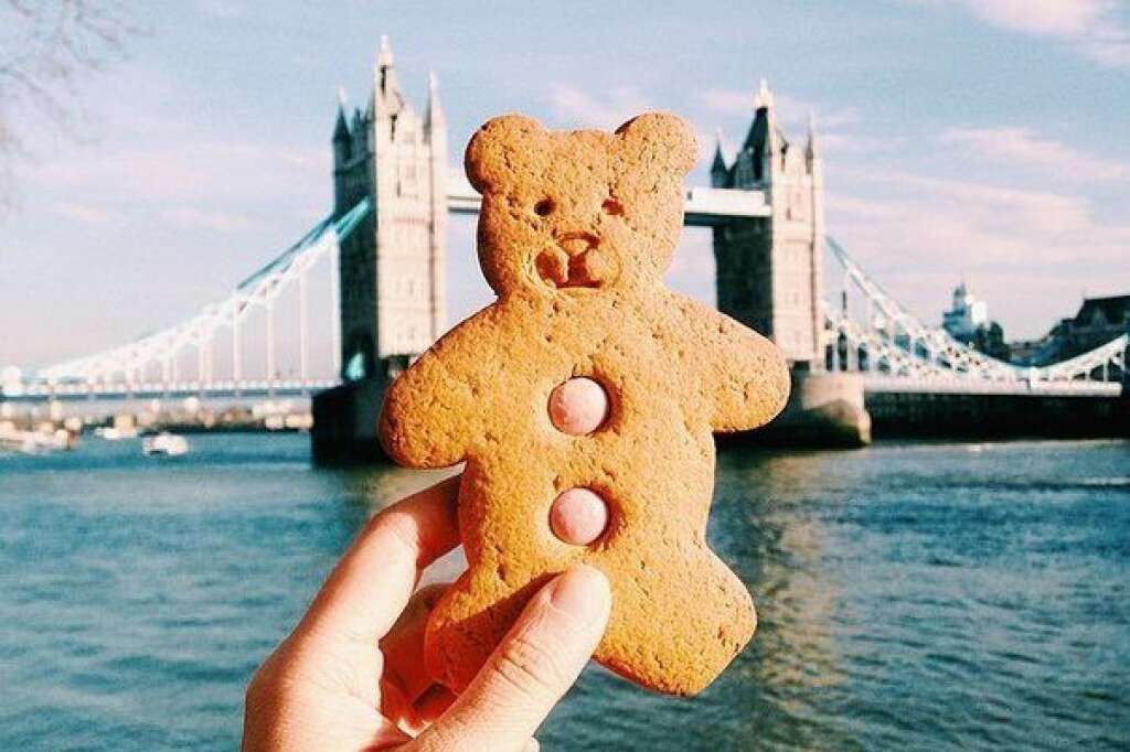 À chaque destination sa spécialité - Un biscuit ourson au Tower Bridge de Londres.