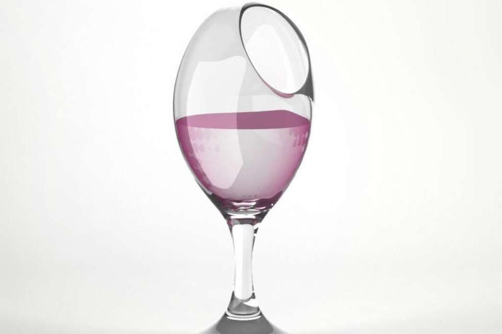 Les créations improbables de Katerina Kamprani - Un verre à vin inconfortable