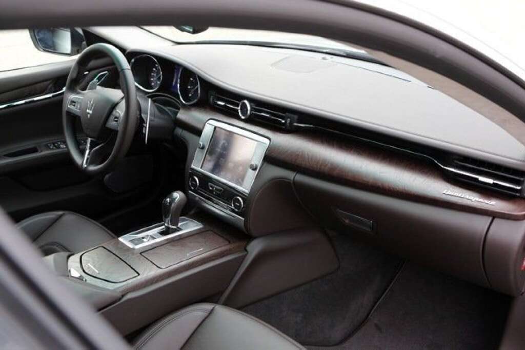 Maserati Quattroporte -