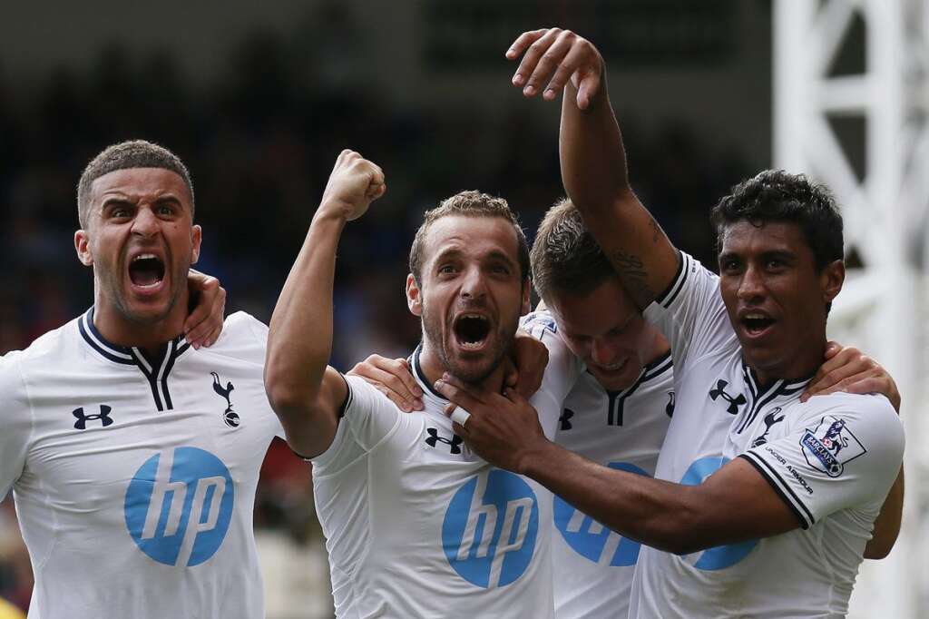 14. Tottenham Hotspur FC - 172 millions d'euros - Roberto Soldado (au centre), août 2013.