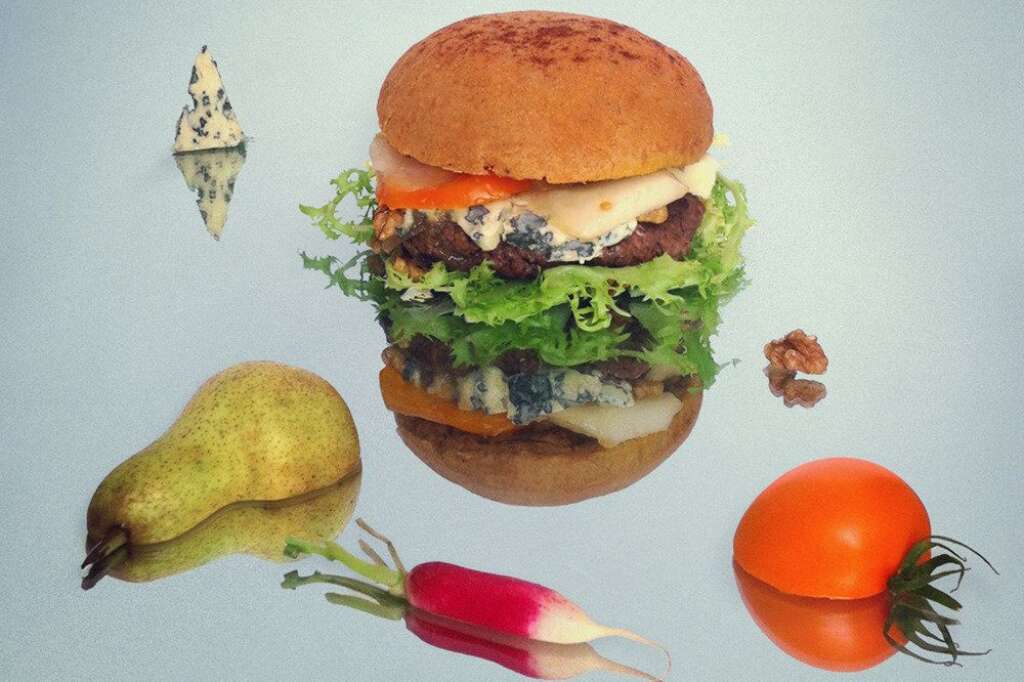 "Mirror Burger" - Beef steak with tomato, pear, radish, nuts, Bleu d'Auvergne, onion jam and a bun with paprika.