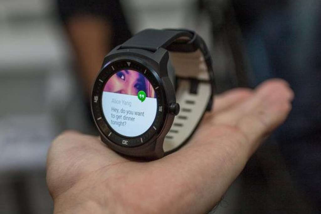 Les meilleures montres connectées du marché - LG G Watch R : 299 euros