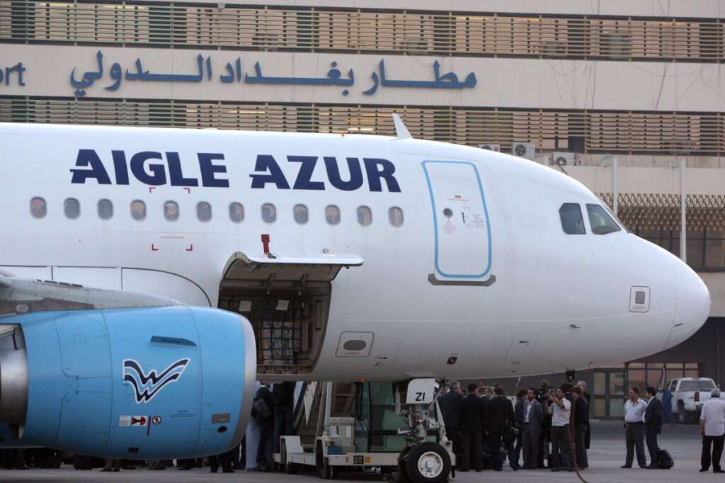 7. Aigle Azur - 30 millions d'euros - En 2012, le groupe chinois HNA, holding spécialisé dans le secteur touristique, entre au capital de la compagnie aérienne Aigle Azur à hauteur de 48 % pour un montant de 40 millions de dollars (environ 30 millions d'euros).