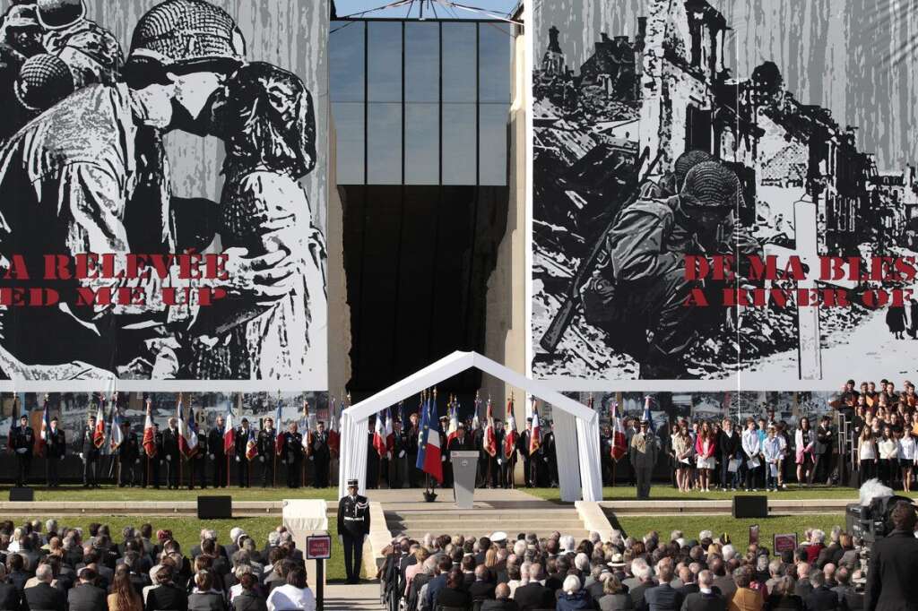 Hommage aux civils à Caen - Pour la première fois, une cérémonie est réservée aux 20.000 civils qui ont perdu la vie entre juin et septembre 1944. C'est François Hollande qui la préside au mémorial de Caen