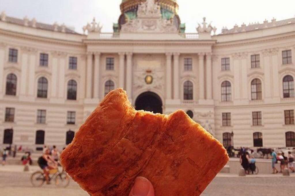À chaque destination sa spécialité - Un apfelstrudel à Vienne. Un apfesltrudel est un gâteau traditionnel Autrichien à base de pommes.