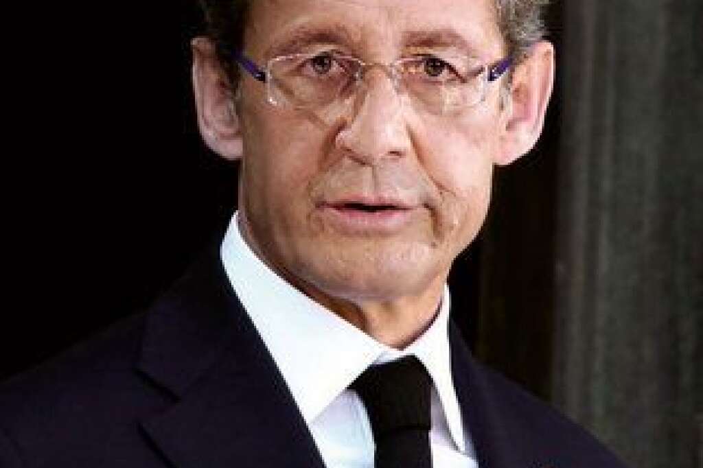 Sarkozy-Hollande - "Pour beaucoup, il n'y a que trop peu de différences entre les deux chefs d'Etat. La comparaison s'est d'ailleurs beaucoup fait entendre tant sur la toile que dans des chroniques. Je ne pouvais pas passer à côté. Le résultat est aussi dérangeant que drôle, je trouve".