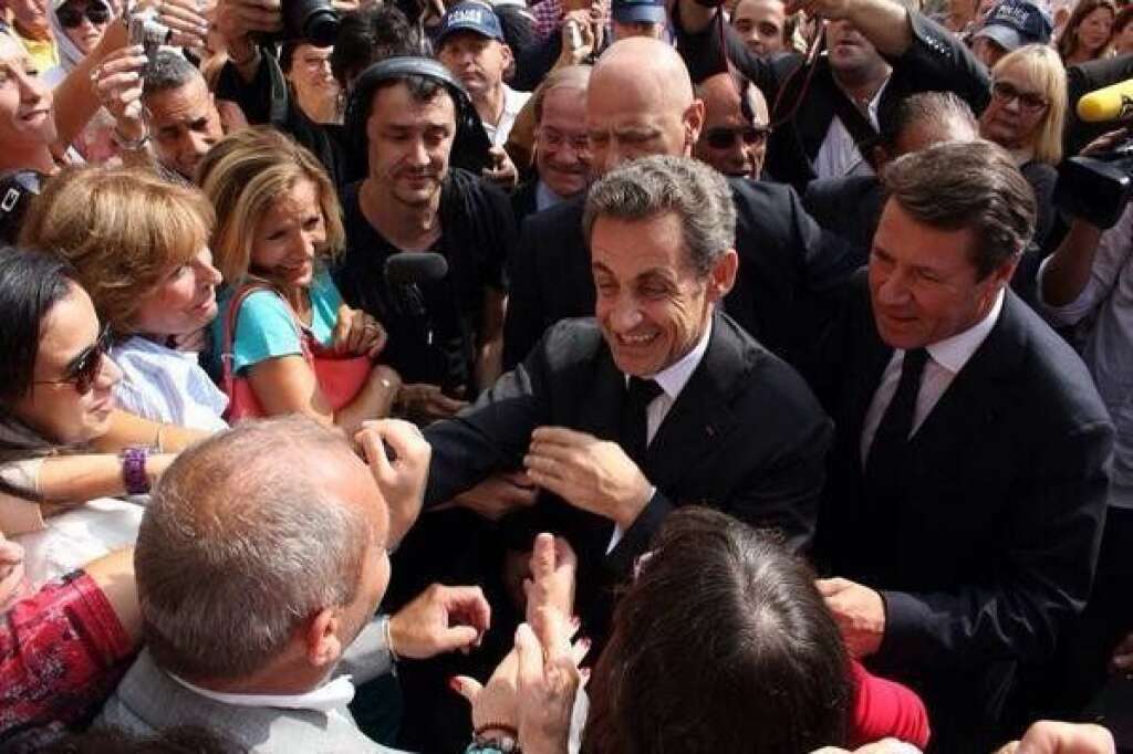 - <blockquote class="twitter-tweet"><p>[Photo] Bain de foule pour Nicolas Sarkozy à Nice <a href="http://t.co/ZGrN5ZqHbp">pic.twitter.com/ZGrN5ZqHbp</a></p>— Nicolas Sarkozy 2017 (@2017_SARKOZY) <a href="https://twitter.com/2017_SARKOZY/statuses/383625714076897280">September 27, 2013</a></blockquote> <script async src="//platform.twitter.com/widgets.js" charset="utf-8"></script>