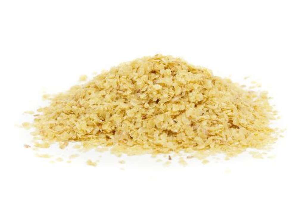 Le germe de blé - Le germe de blé est riche en fibre et contient des gras mono-insaturés et des protéines. On peut l’ajouter à du gruau ou de la salade ou encore l’utiliser comme chapelure avec de la viande. Consommer du germe de blé est «une autre façon cachée d’ajouter à un plat des nutriments dont la plupart des gens manquent», dit la Dre Gans.  <strong>Verdict:</strong> Le germe de blé est excellent pour ajouter des fibres à un plat.