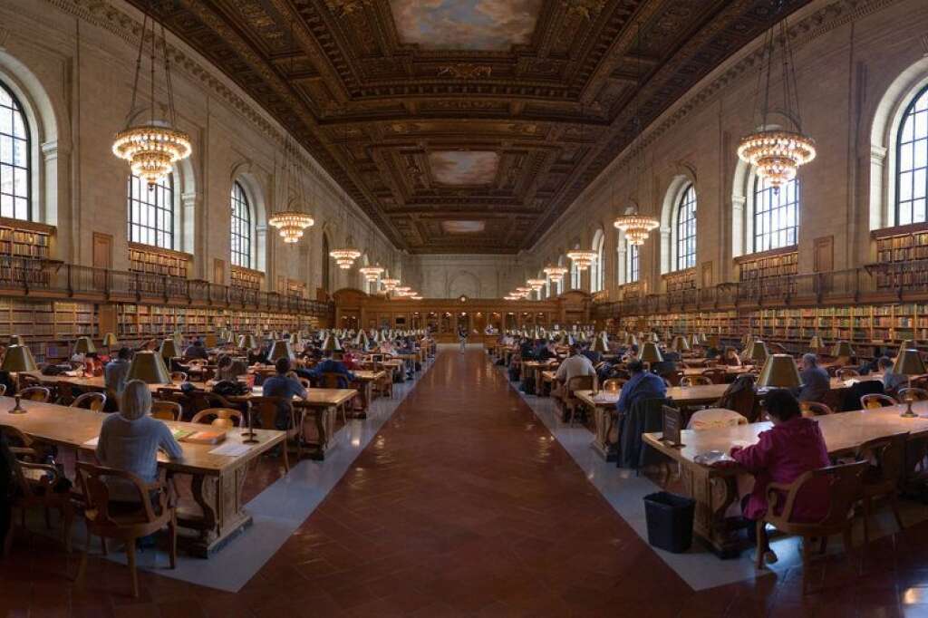 La New York Public Library - Fondée en 1895, elle est avec près de 53 millions de documents, la seconde plus grande bibliothèque publique des États-Unis (derrière celle du Congrès).
