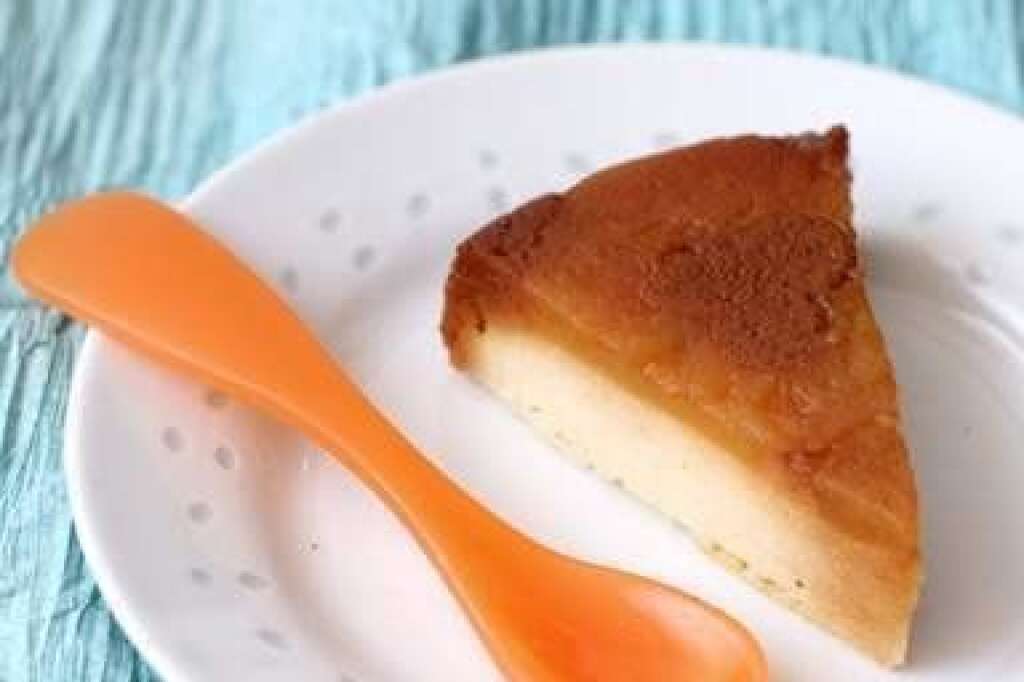 Gâteau de semoule aux pommes caramélisées - La recette du week-end!  <a href="http://www.marmiton.org/recettes/recette_gateau-de-semoule-aux-pommes-caramelisees_22032.aspx">Voir la recette sur Marmiton.</a>