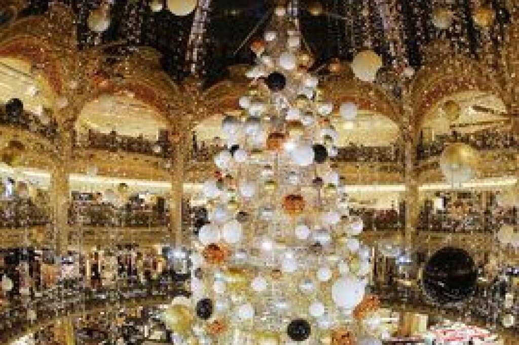 Paris, France - L'arbre de Noël des Galeries Lafayettes, à Paris