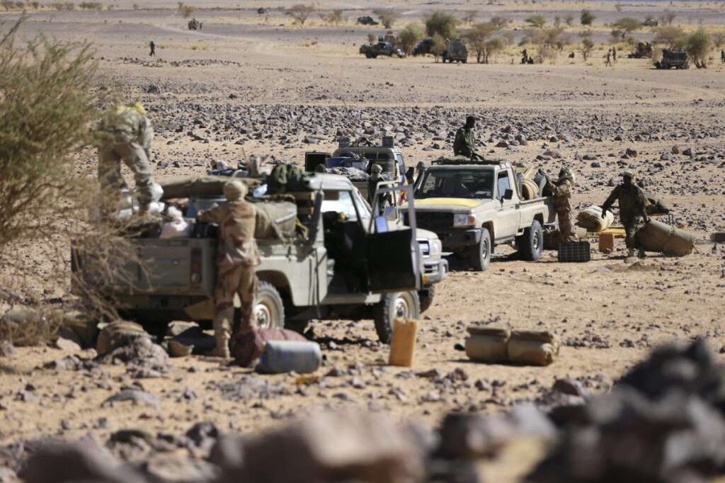 23 octobre 2013 - Des islamistes attaquent des positions de l'armée tchadienne à Tessalit (à l'extrême nord-est). On dénombre au moins trois morts.