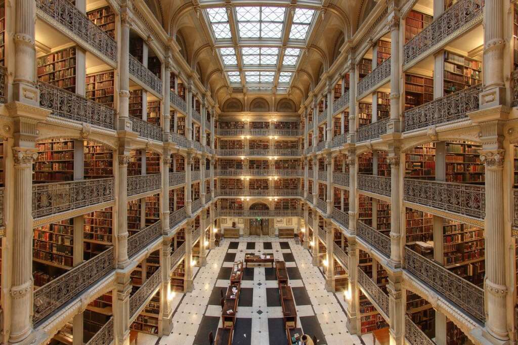 La bibliothèque George Peabody de Baltimore - Financée par l'homme d'affaires et philanthrope américain George Peabody, la bibliothèque qui porte son nom a ouvert en 1866.