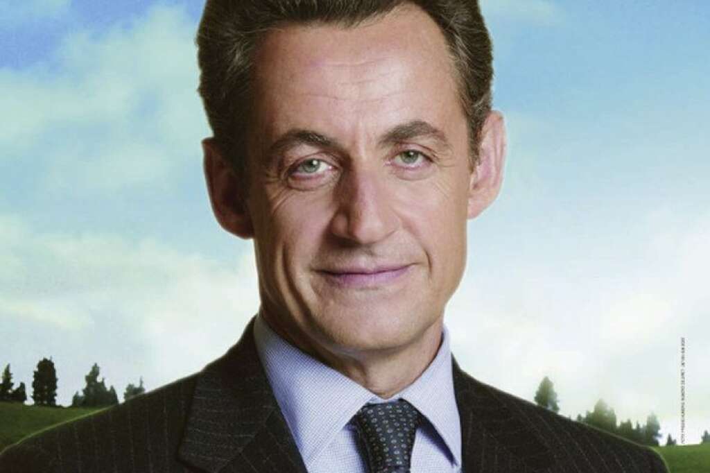 14 mai 2007: Nicolas Sarkozy démissionne - Nicolas Sarkozy, élu président de la République (53%) le 6 mai, démissionne de la présidence de l'UMP qui obtient la majorité absolue à l'Assemblée aux législatives en juin. Le 7 juillet, le parti vote une réforme des statuts instituant une direction collégiale, le poste de président de l'UMP étant "gelé" pendant le quinquennat.