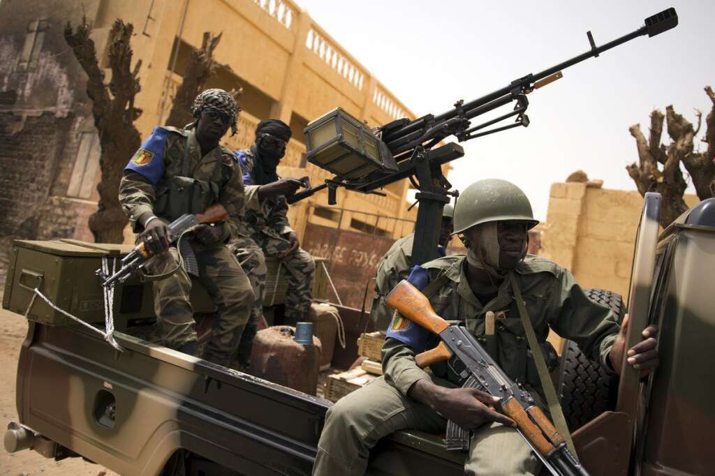 28 septembre 2013 - Attentat suicide contre un camp de l'armée à Tombouctou au cours duquel deux civils sont tués ainsi que quatre kamikazes et sept soldats blessés, d'après un bilan gouvernemental.   Al-Qaïda au Maghreb islamique (Aqmi) revendique l'attentat et affirme que 16 soldats ont été tués dans l'opération.