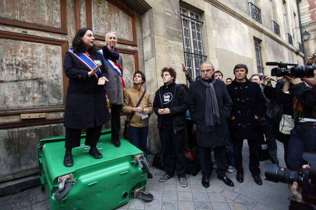 Emmanuelle Cosse, la nouvelle génération - Compagne de Denis Baupin, proche de Cécile Duflot, l'ancienne présidente d'Act Up a été bombardée à la tête d'EELV après le renoncement de Pascal Durand. Peu connue du grand public mais réputée bûcheuse, la conseillère régionale d'Ile-de-France, spécialiste du Logement, a tout à prouver dans un contexte délicat pour son parti.