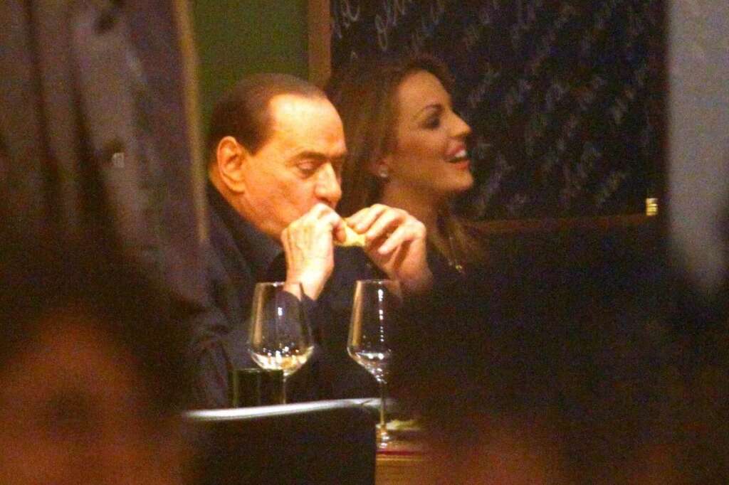 Silvio Berlusconi e Francesca Pascale - Al ristorante