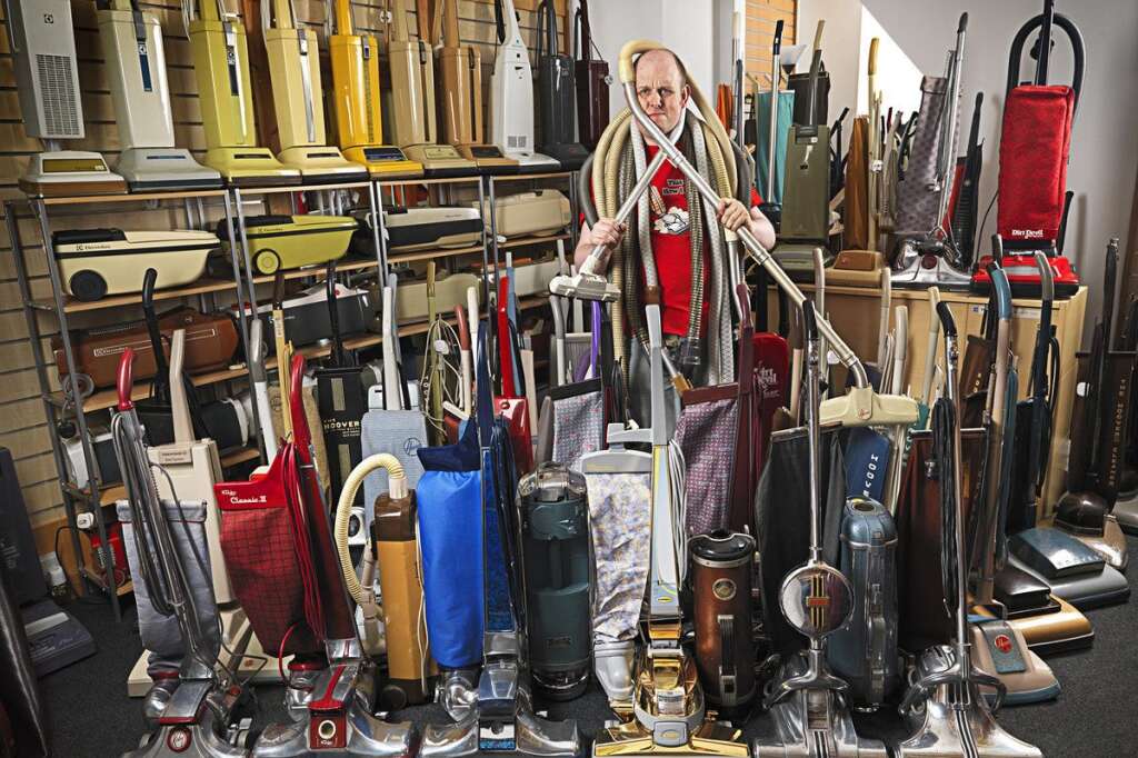 La plus grande collection d'aspirateurs - Le Britannique James Brown possède en tout 322 types d'aspirateurs. La plus grande collection au monde.
