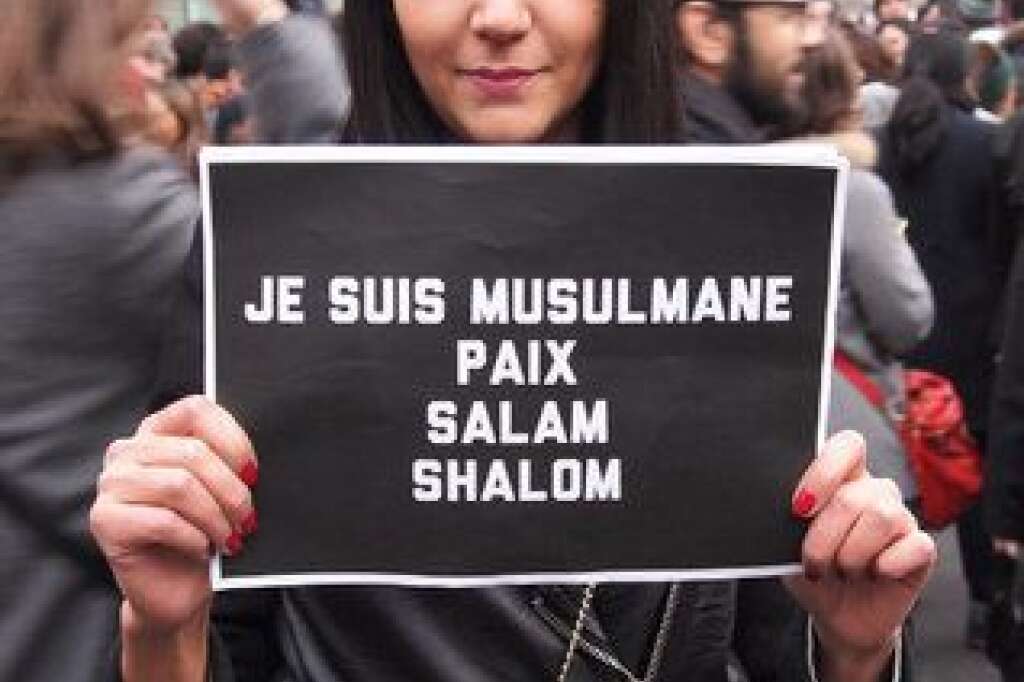 Ils sont Charlie - Fouzia, 30 ans, consultante en recrutement  "J'ai voulu rendre un dernier hommage aux victimes et dire non à la terreur. Je ne veux pas laisser la peur s'installer. Je suis musulmane et la religion des terroristes n'est pas ma religion. Je n'étais pas une lectrice de Charlie Hebdo mais je défends la liberté de diffuser ce journal et leur liberté de dessiner."
