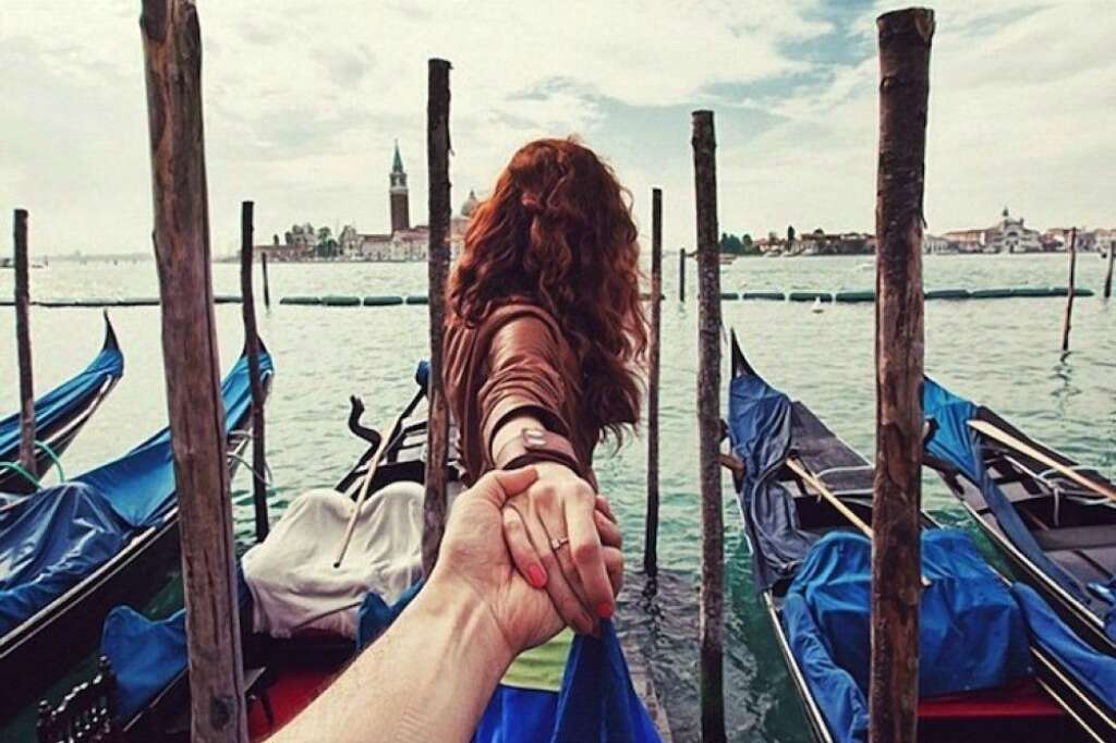 Il prend des photos de sa copine aux quatre coins du monde - À Venise (Italie)