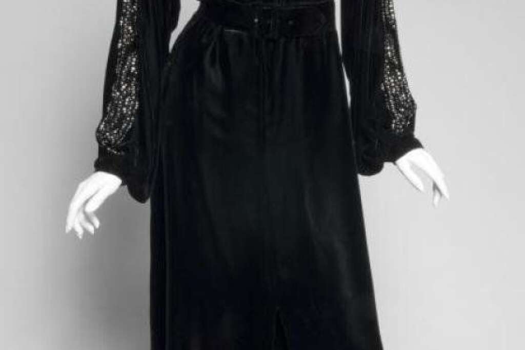 Une Robe - Une robe fin des années 30 portée par l'actrice estimée entre 1000 et 1200 dollars