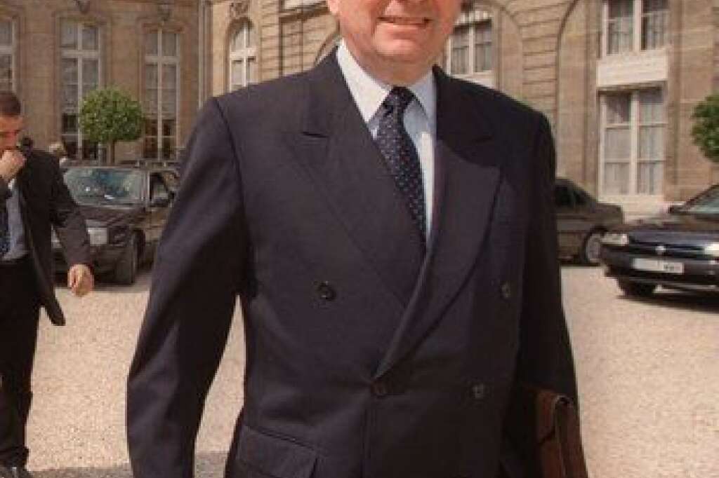 Jean-Pierre Chevenement - C'est lors d'une opération chirurgicale au Val-de-Grâce en 1998 que le ministre de l'Intérieur a connu un accident d'anesthésie qui l'a plongé dans le coma plusieurs heures.