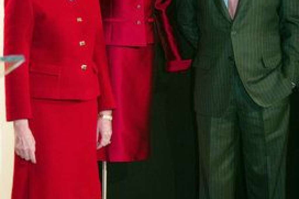 Laura Bush et Oscar de la Renta - En 2004 l'ancienne première dame a fait don d'une de ses robes Oscar de la Renta, à l'occasion de la fashion week