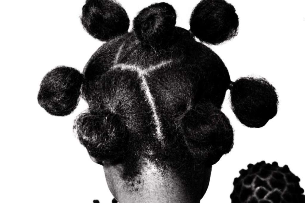 Mkupuk Eba - Mkupuk Eba. Série Hairstyle. J.D. 'Okhai Ojeikere © musée du quai Branly