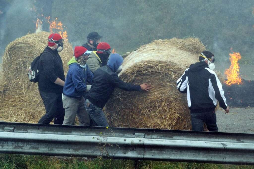 La colère bretonne contre l'écotaxe a provoqué des affrontements dans le Finistère -