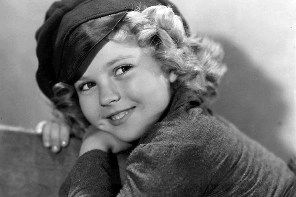 11 février - Shirley Temple -  L'actrice Shirley Temple, célèbre pour avoir été la première enfant star d'Hollywood, est morte à l'âge de 85 ans, ont annoncé mardi les médias américains.  Son agent, cité par les télévisions ABC News et CNN, a déclaré qu'elle était morte de causes naturelles lundi soir à son domicile en Californie, entourée par sa famille.  Elle a joué dans une quarantaine de films, la plupart avant l'âge de douze ans, notamment "Boucles blondes" (Curly Top) ou "Petite princesse" (The Little princess).