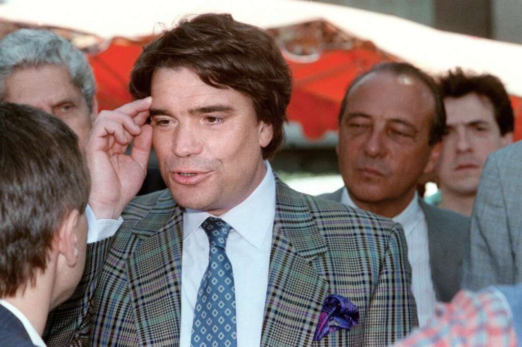 1988: Tapie député à Marseille - Repéré par Jacques Séguéla, Bernard tapie rencontre François Mitterrand qui le bombarde à Marseille où le franc parler Tapie fait des ravages. A la surprise générale, il l'emporte en 1988 et sera réélu en 1993, malgré la déroute du PS.