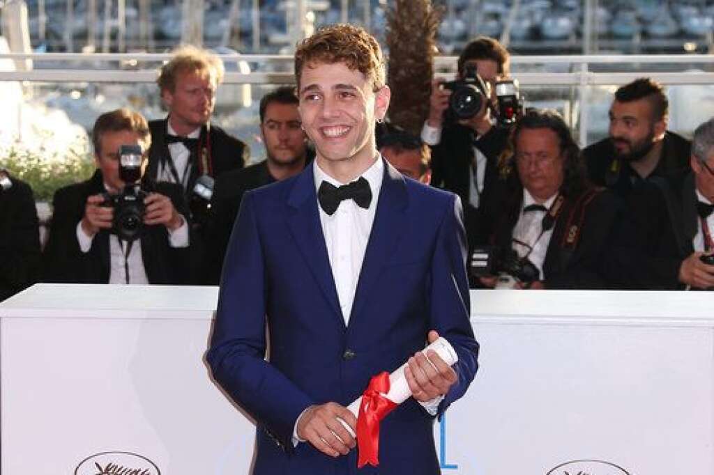 Le style coloré de Xavier Dolan - Director Xavier Dolan poses after winning the Jury Prize award for the film Mommy, which was shared with Jean-Luc Godard's Goodbye to Language (Adieu au langage) during a photo call following the awards ceremony at the 67th international film festival, Cannes, southern France, Saturday, May 24, 2014. (Photo by Joel Ryan/Invision/AP)