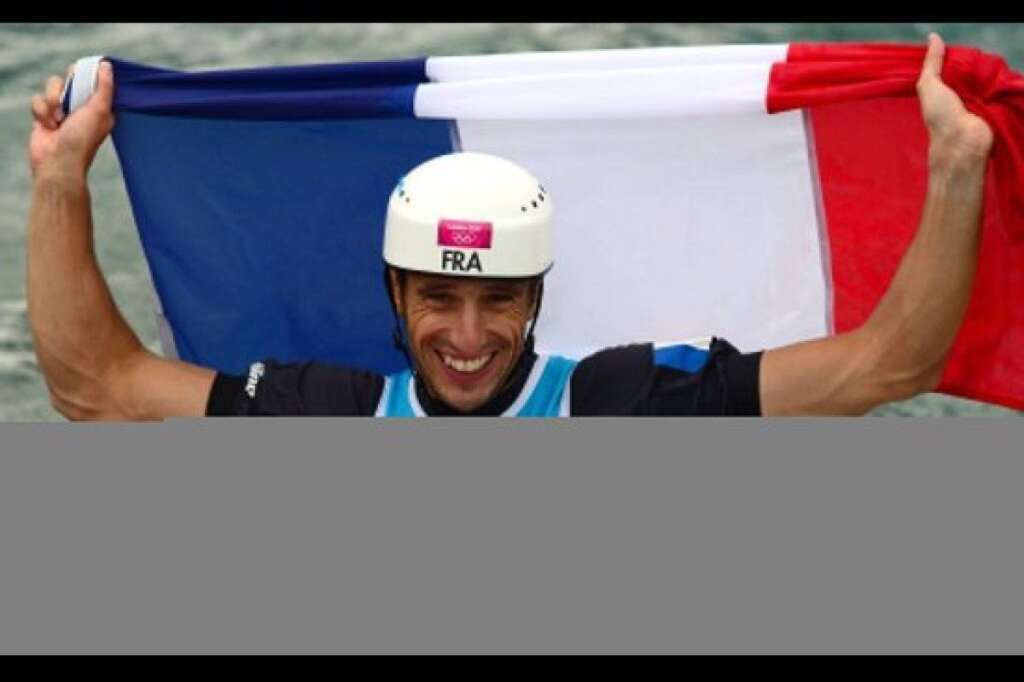 Tony Estanguet - Or - Premier Français triple champion olympique dans la même épreuve, à bord de son canoë, dans le bassin artificiel de la Lee Valley, le vieux grognard Palois, déjà sacré en 2000 et 2004 à Sydney et Athènes, a oublié sa désillusion de Pékin, quand il avait été sorti en demi-finale. Il offre au passage à la France sa 4e médaille d'or londonienne.